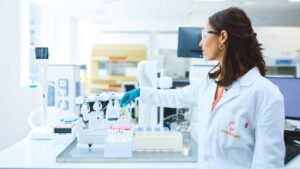 UE: Syensqo inaugura su laboratorio de microbiología de última generación en Francia